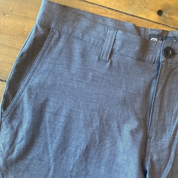 Travis Mathew Beck flat front shorts walking shorts size 34 - Picture 2 of 6